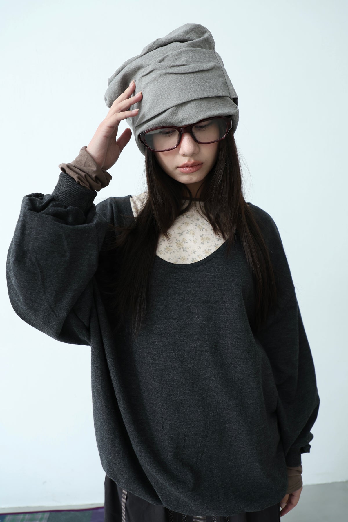 U-neck loose sweatshirt