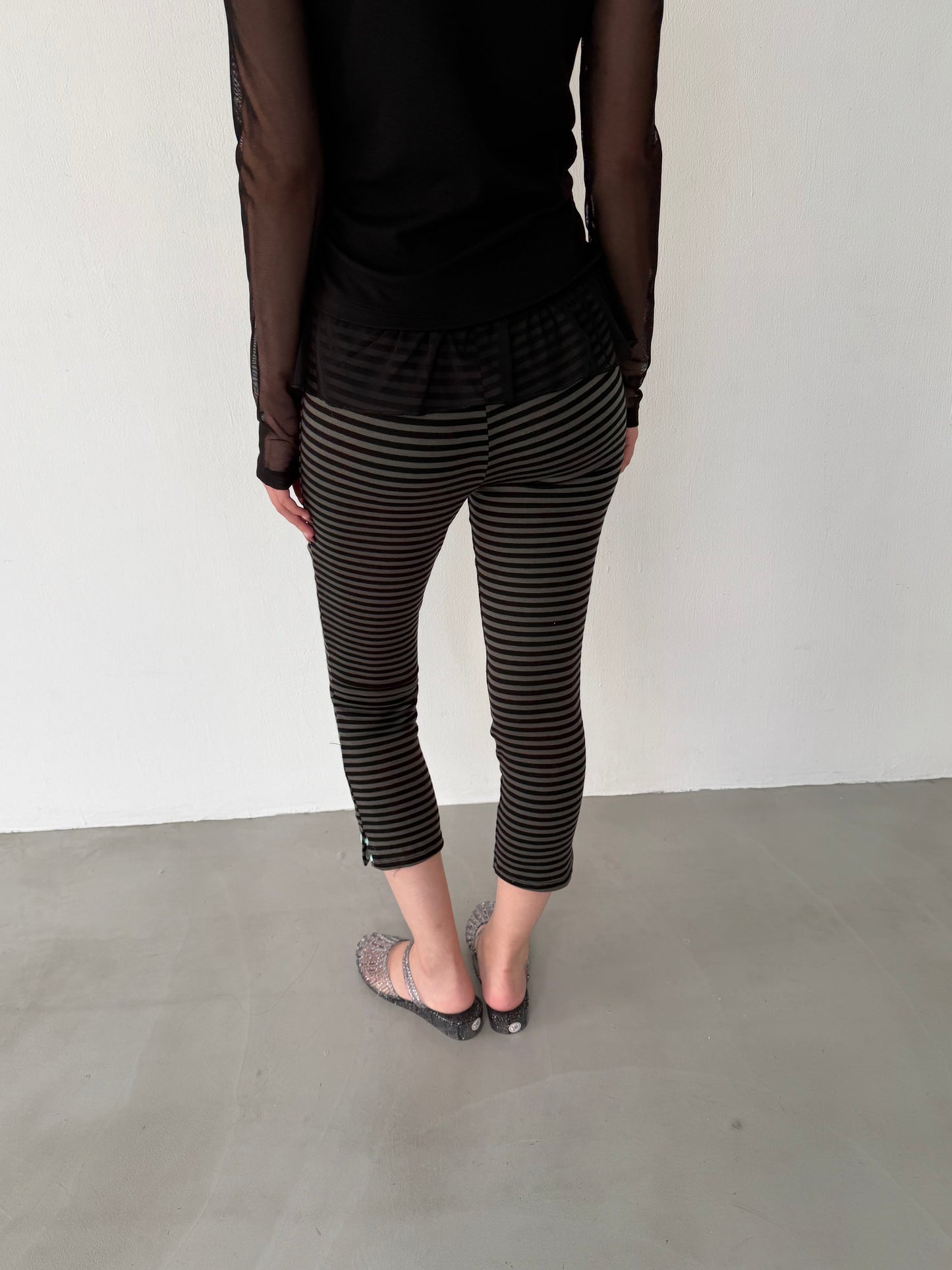 Button-up striped cropped trousers