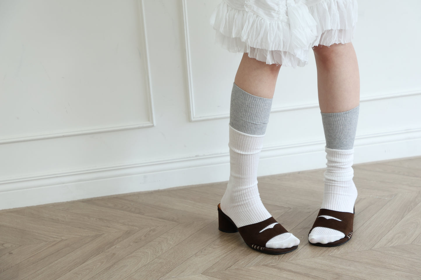 Color-blocked knee socks