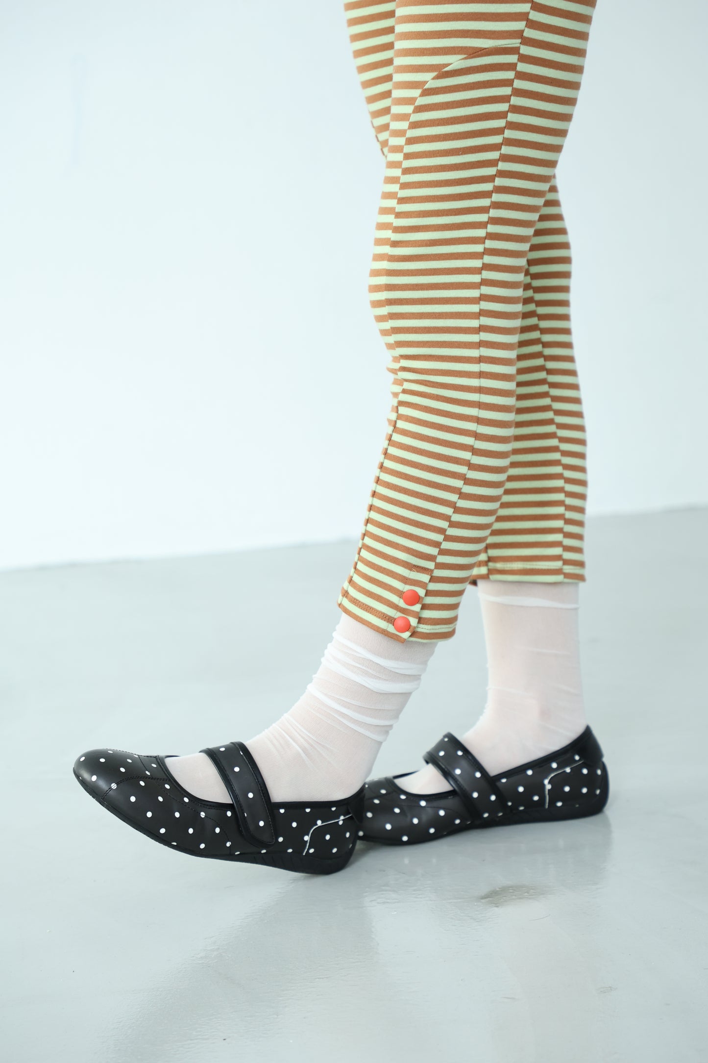 Button-up striped cropped trousers