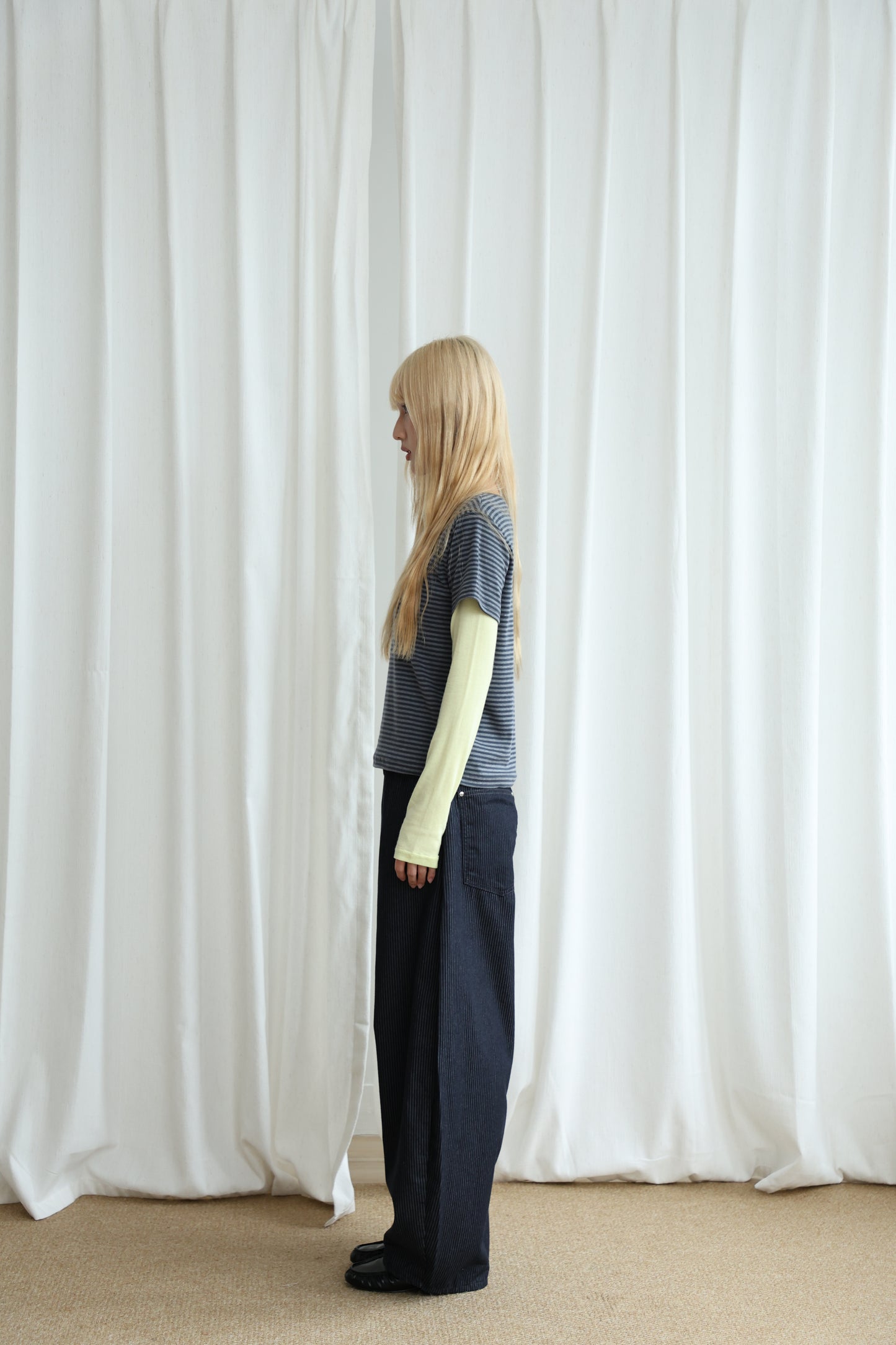 Thin straight stripe baggy pants