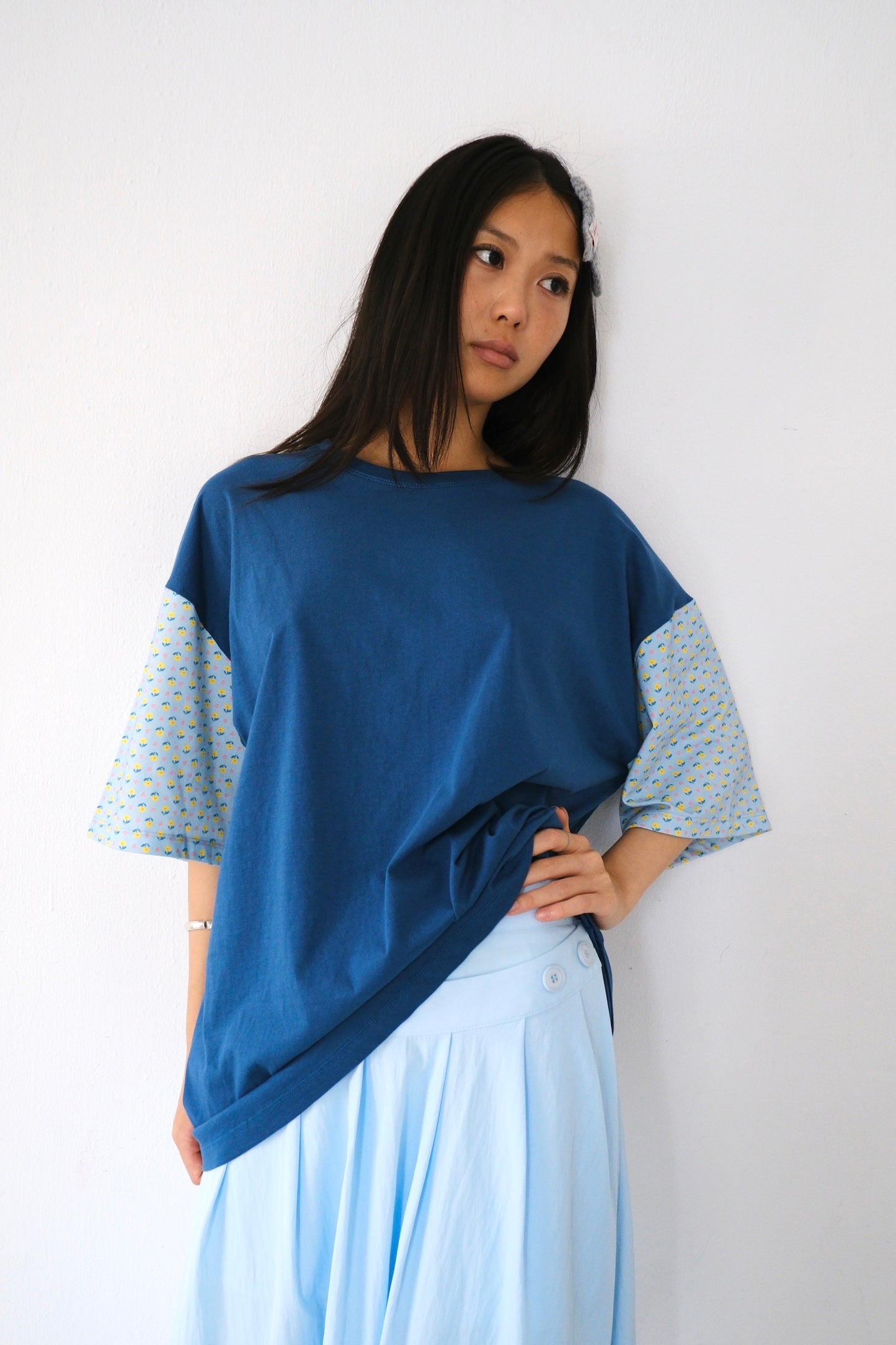 Loose-fitting floral patchwork sleeve top