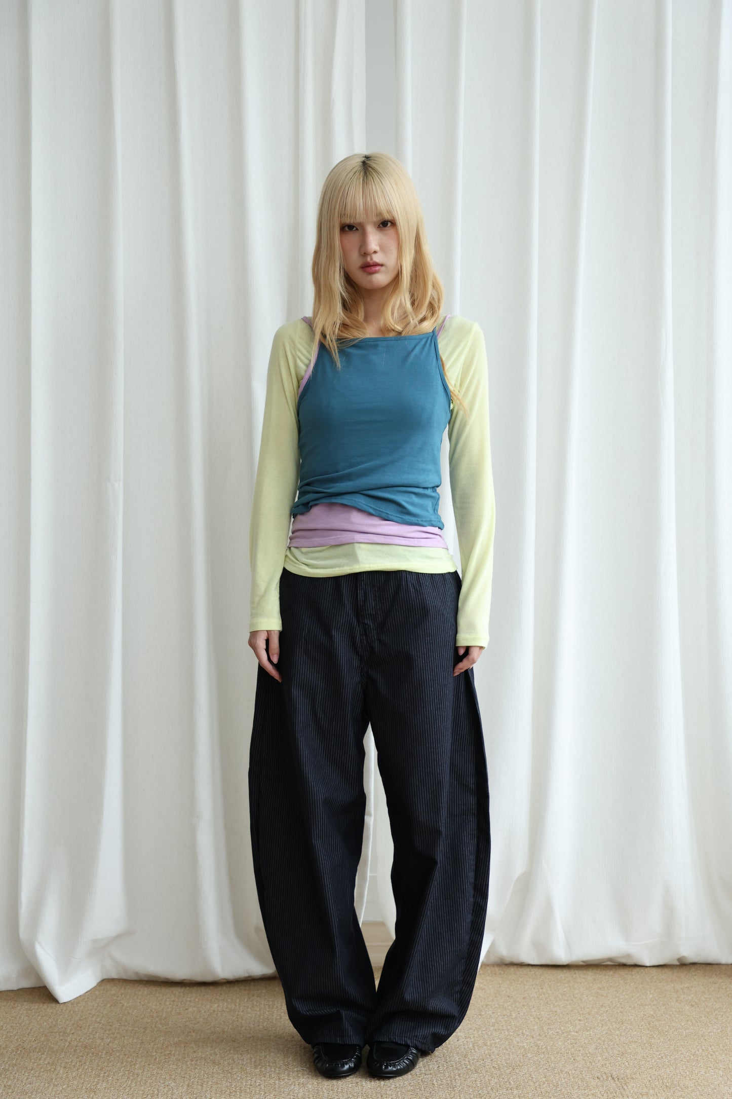 Thin straight stripe baggy pants