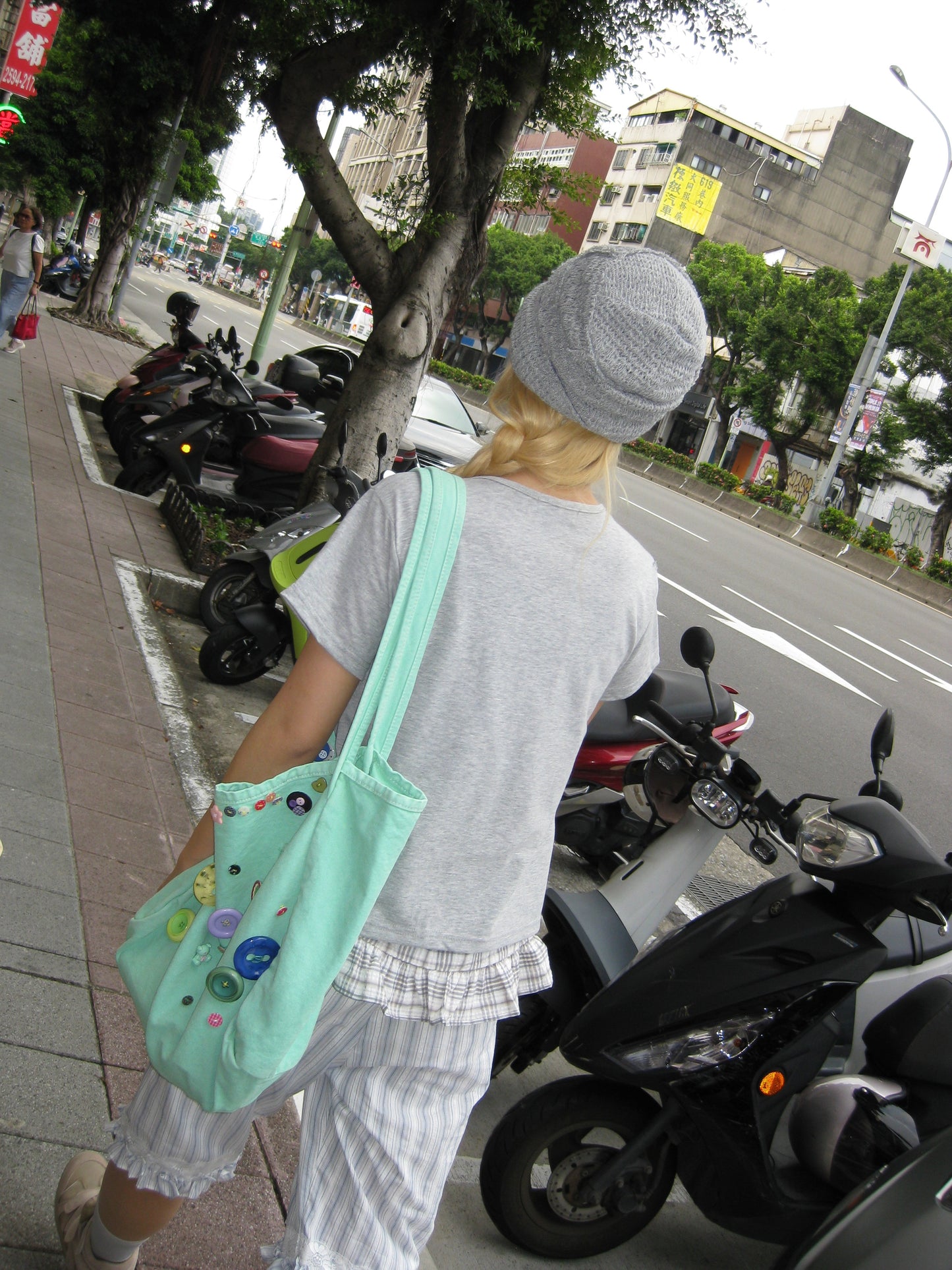 Plaid tie-up short-sleeved top