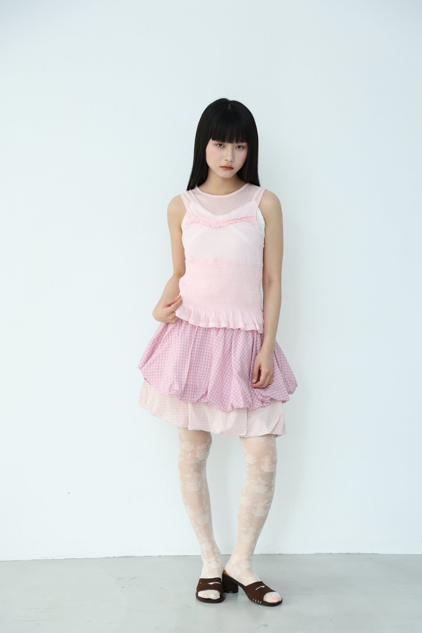 Sleeveless thin lace vest