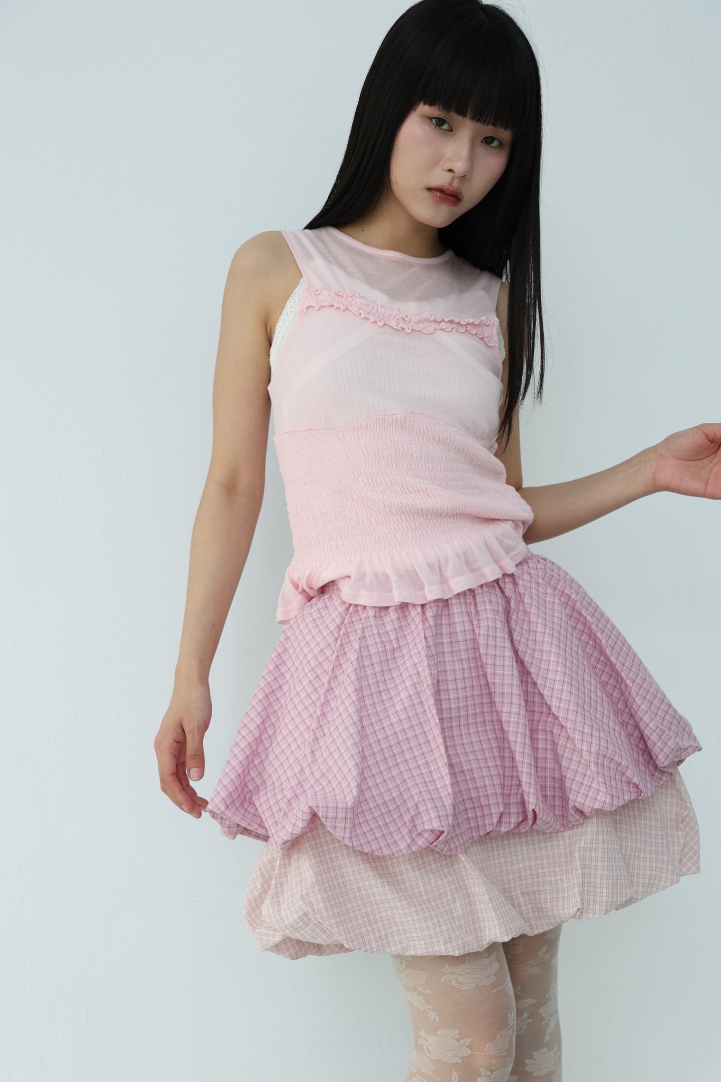 Sleeveless thin lace vest