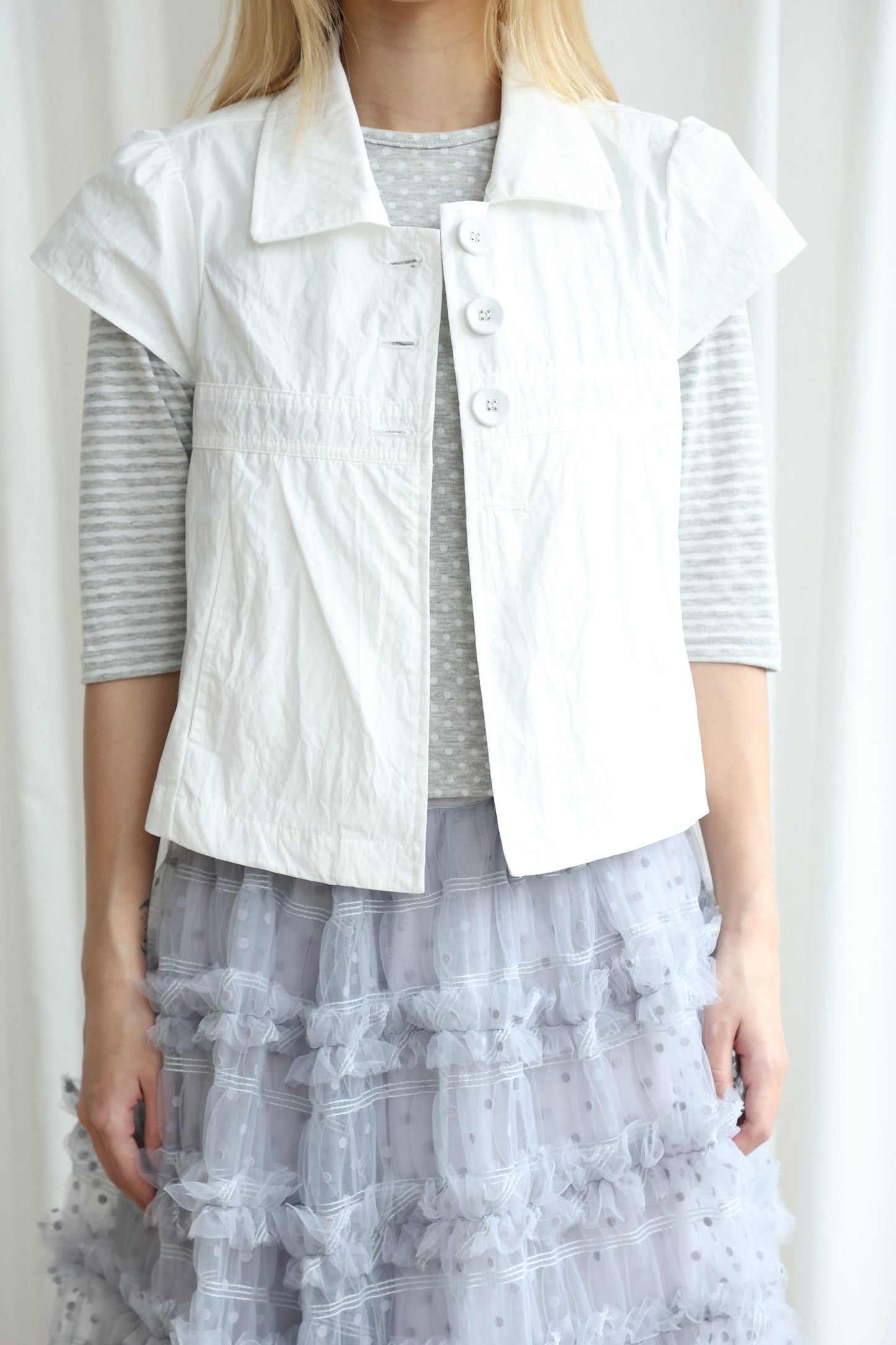 Short-sleeved shirt top