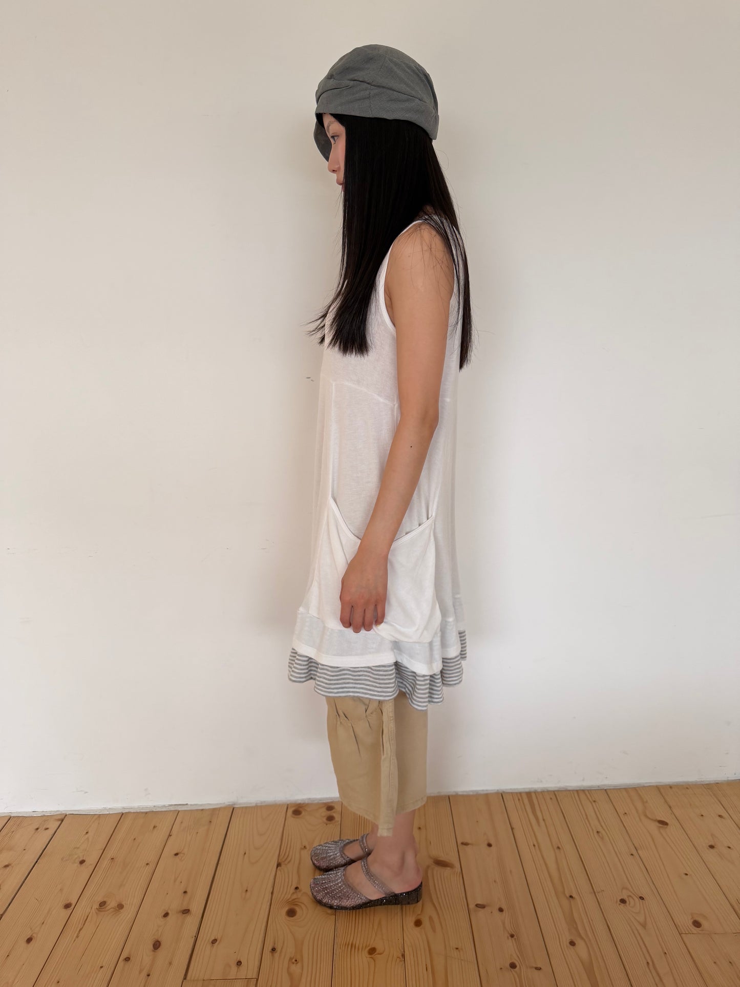 Curve Seam Capri Pants