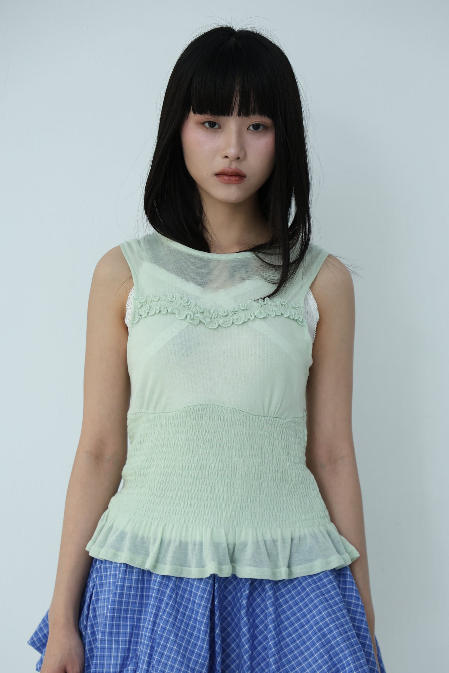 Sleeveless thin lace vest