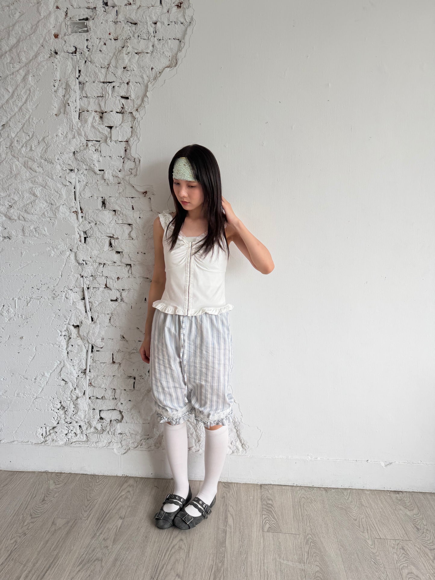 Elastic ruched lace top