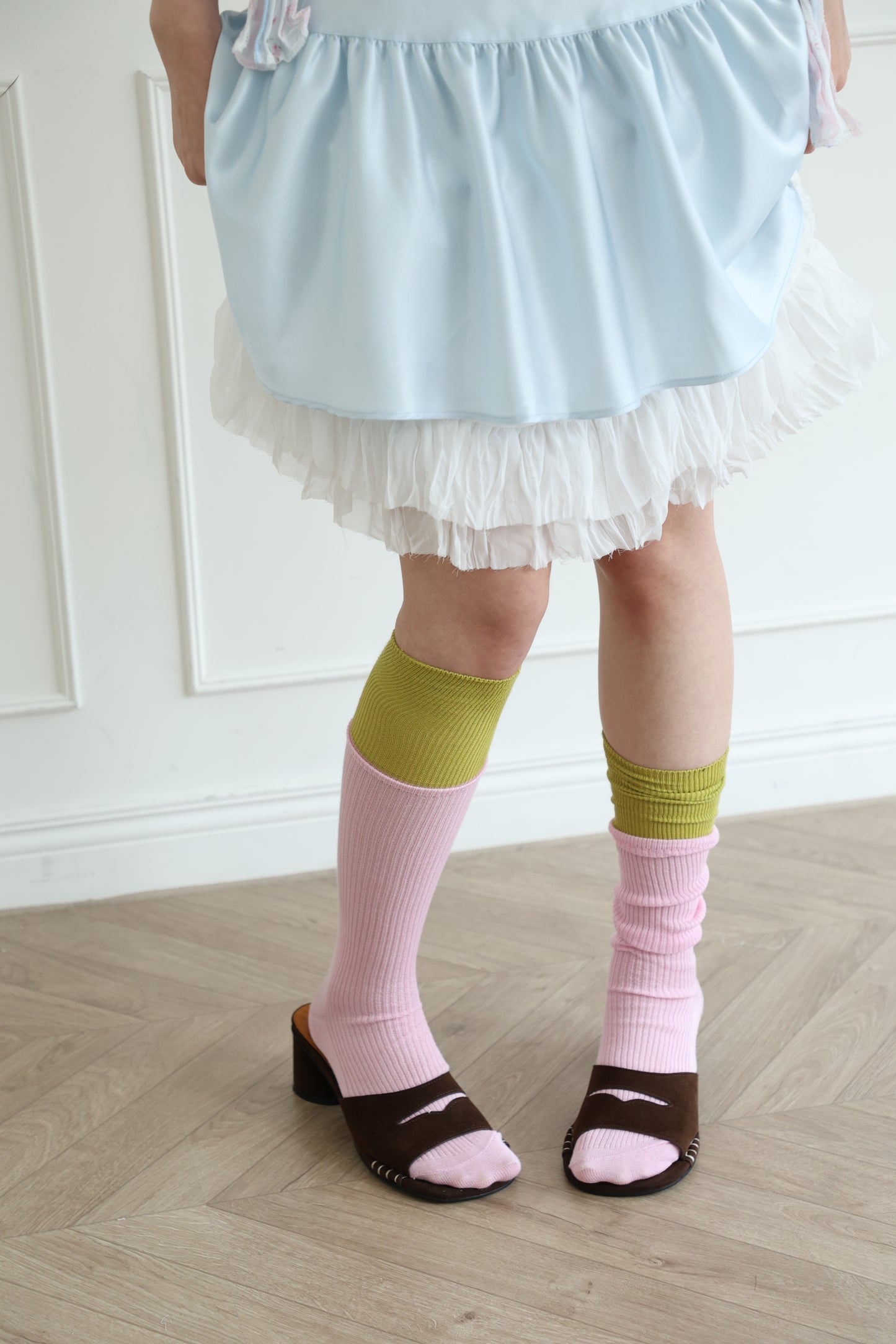 Color-blocked knee socks