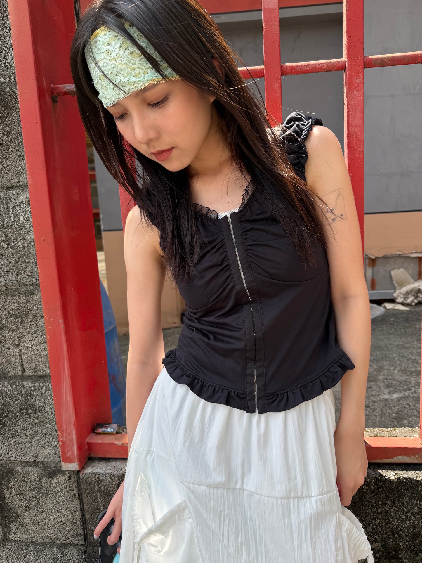 Elastic ruched lace top