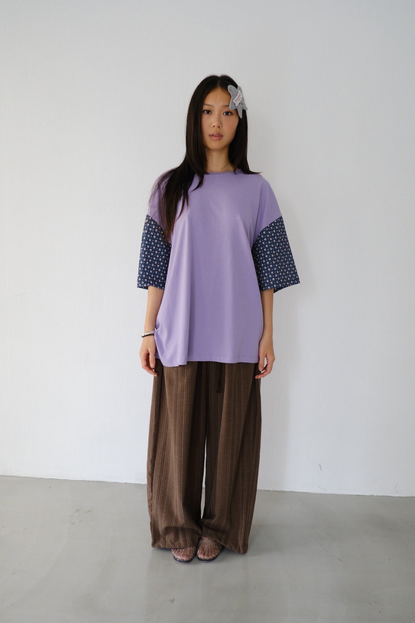 Loose-fitting floral patchwork sleeve top