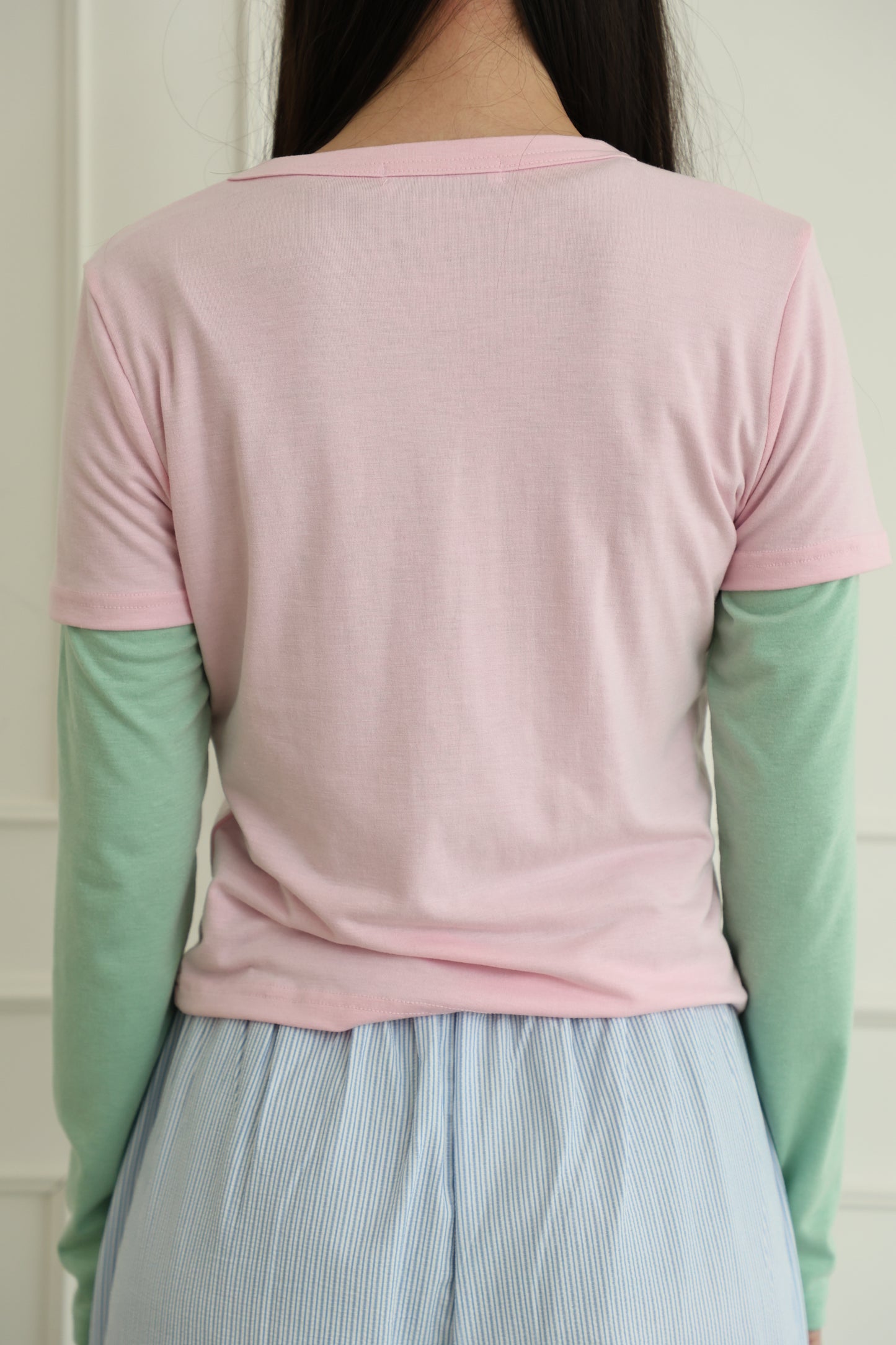 Basic skin-friendly short-sleeved top