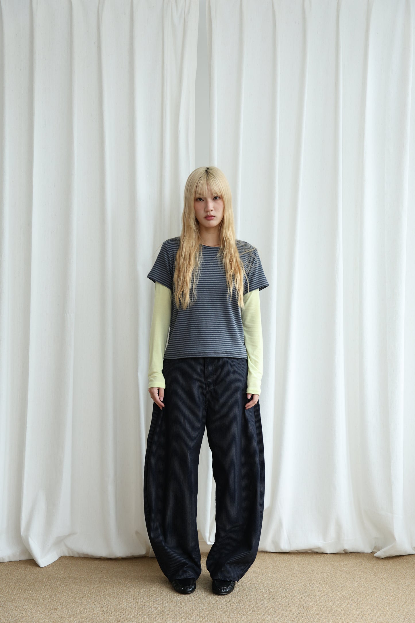 Thin straight stripe baggy pants