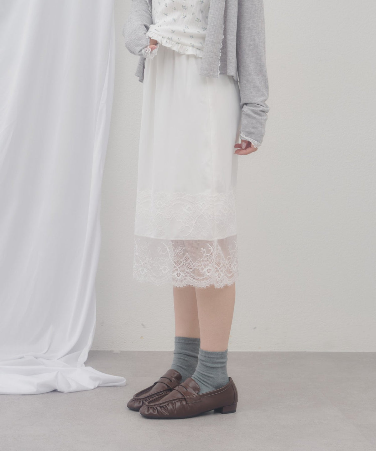 （sale 至9/21 22:00）Discoat umm. 蕾絲拼接緞面裙