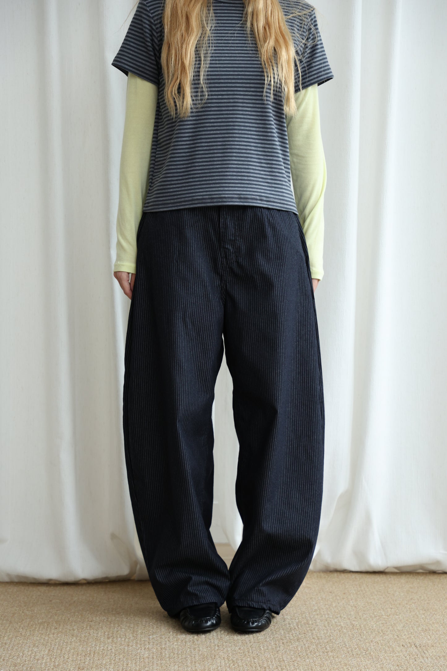 Thin straight stripe baggy pants