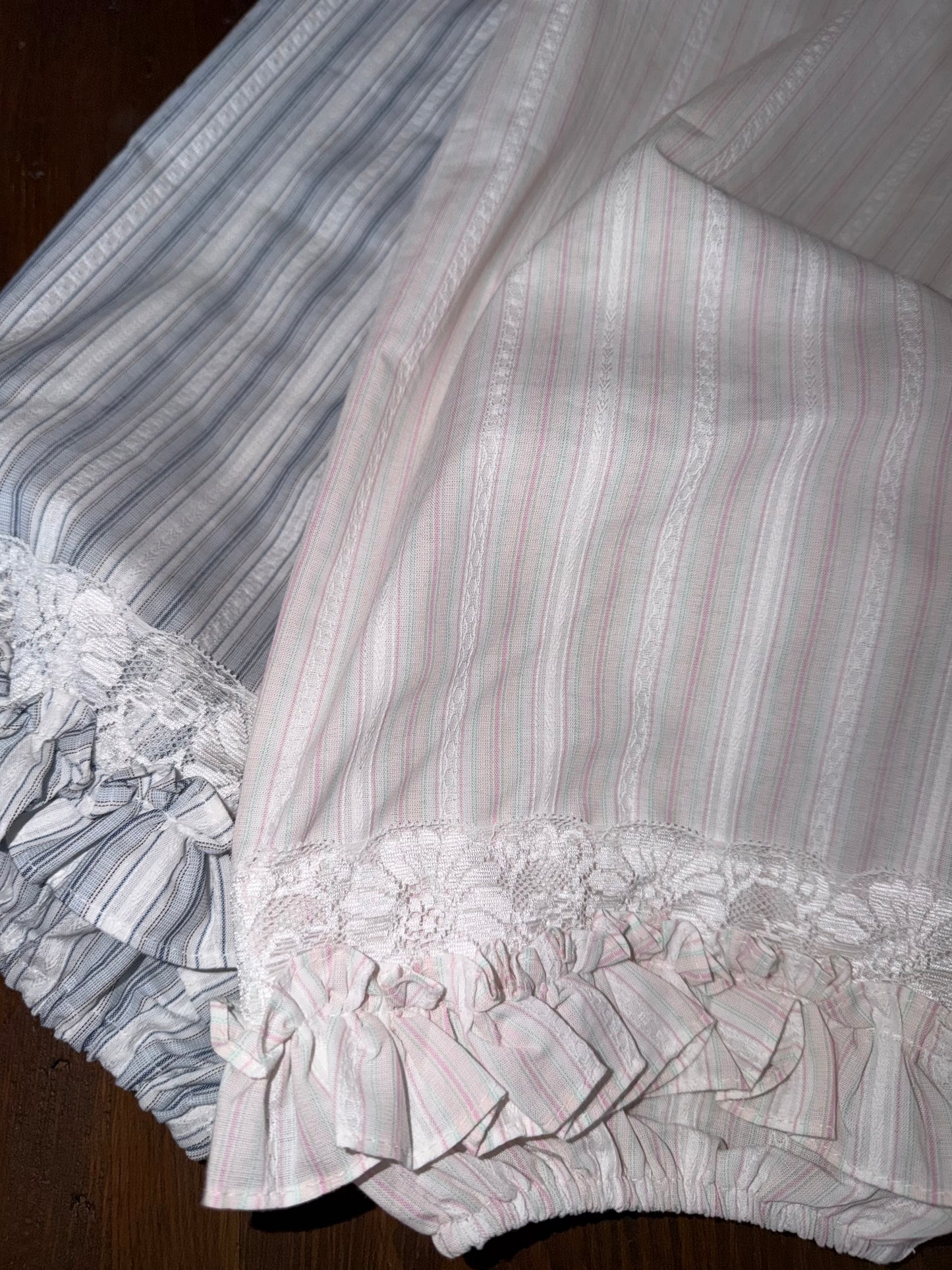 Striped lace-trimmed lantern capri pants