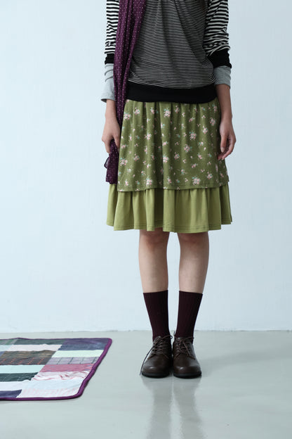 Floral layered five-quarter skirt