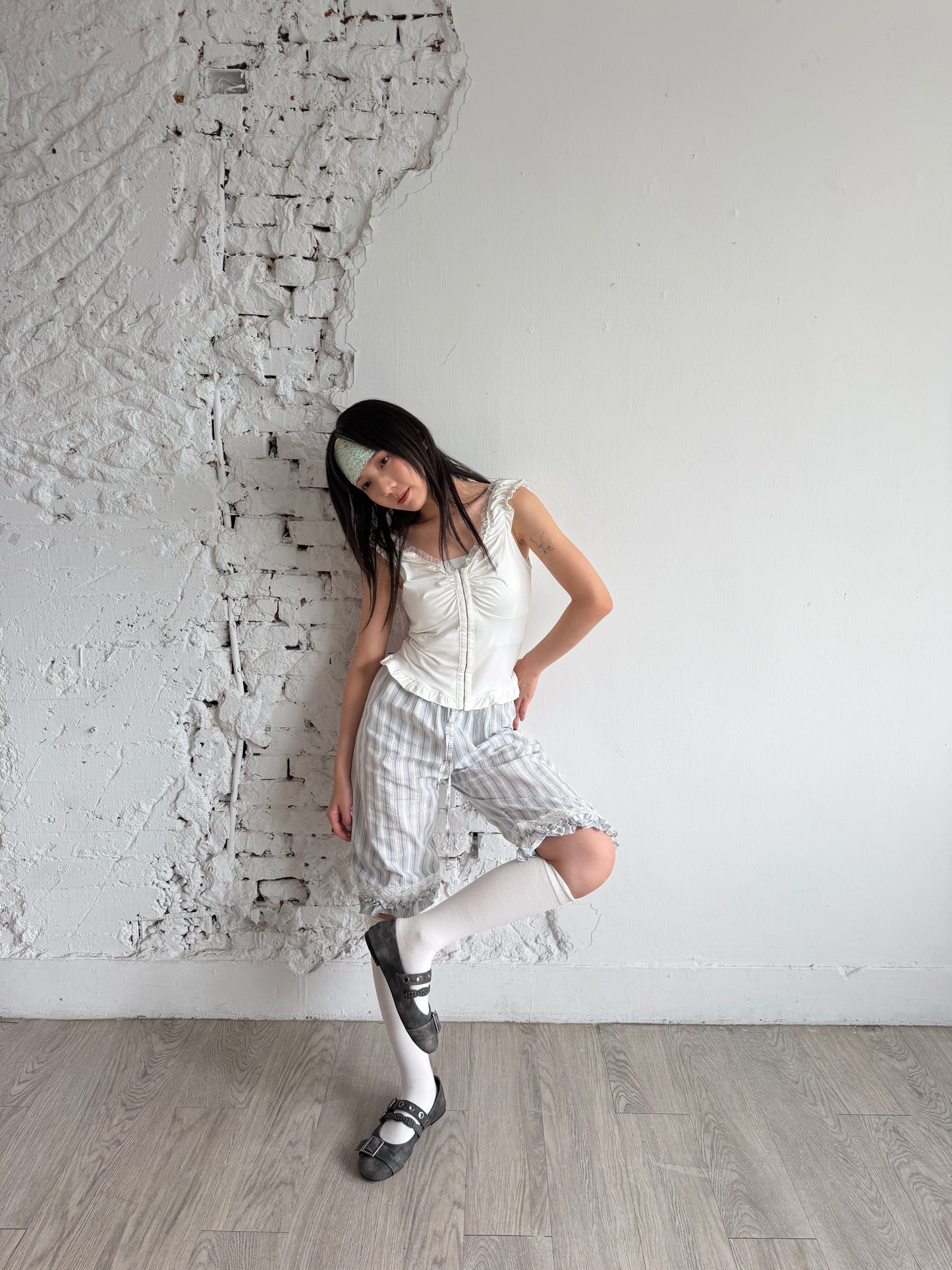 Elastic ruched lace top