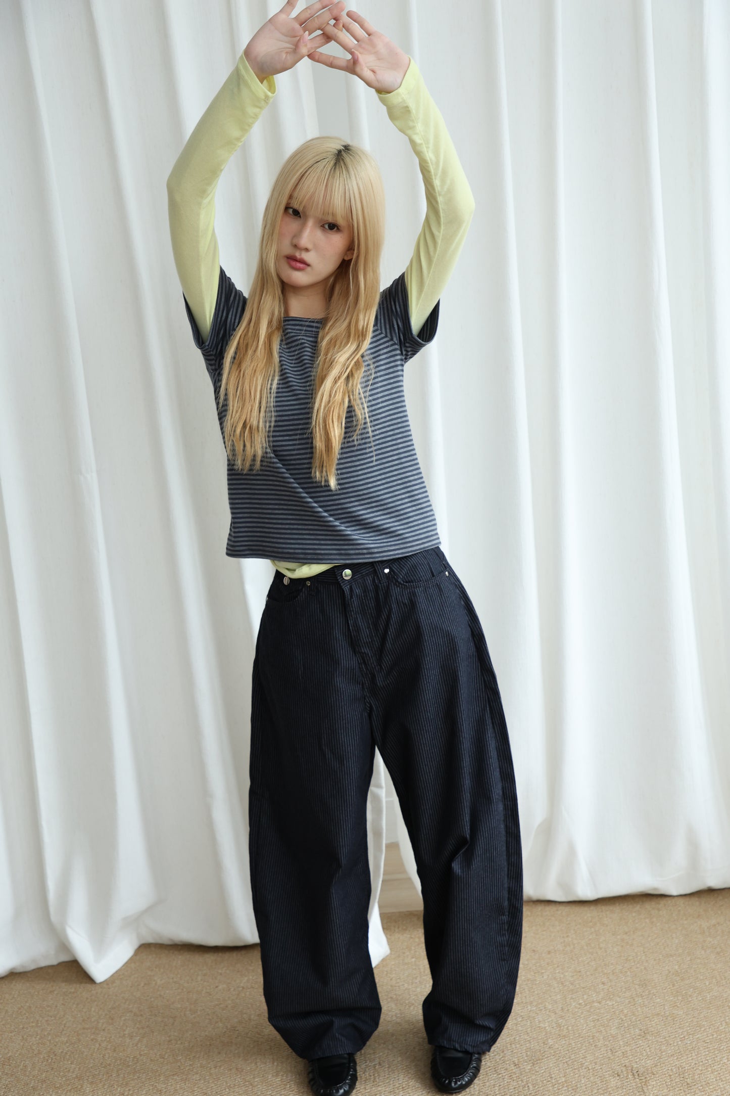 Thin straight stripe baggy pants