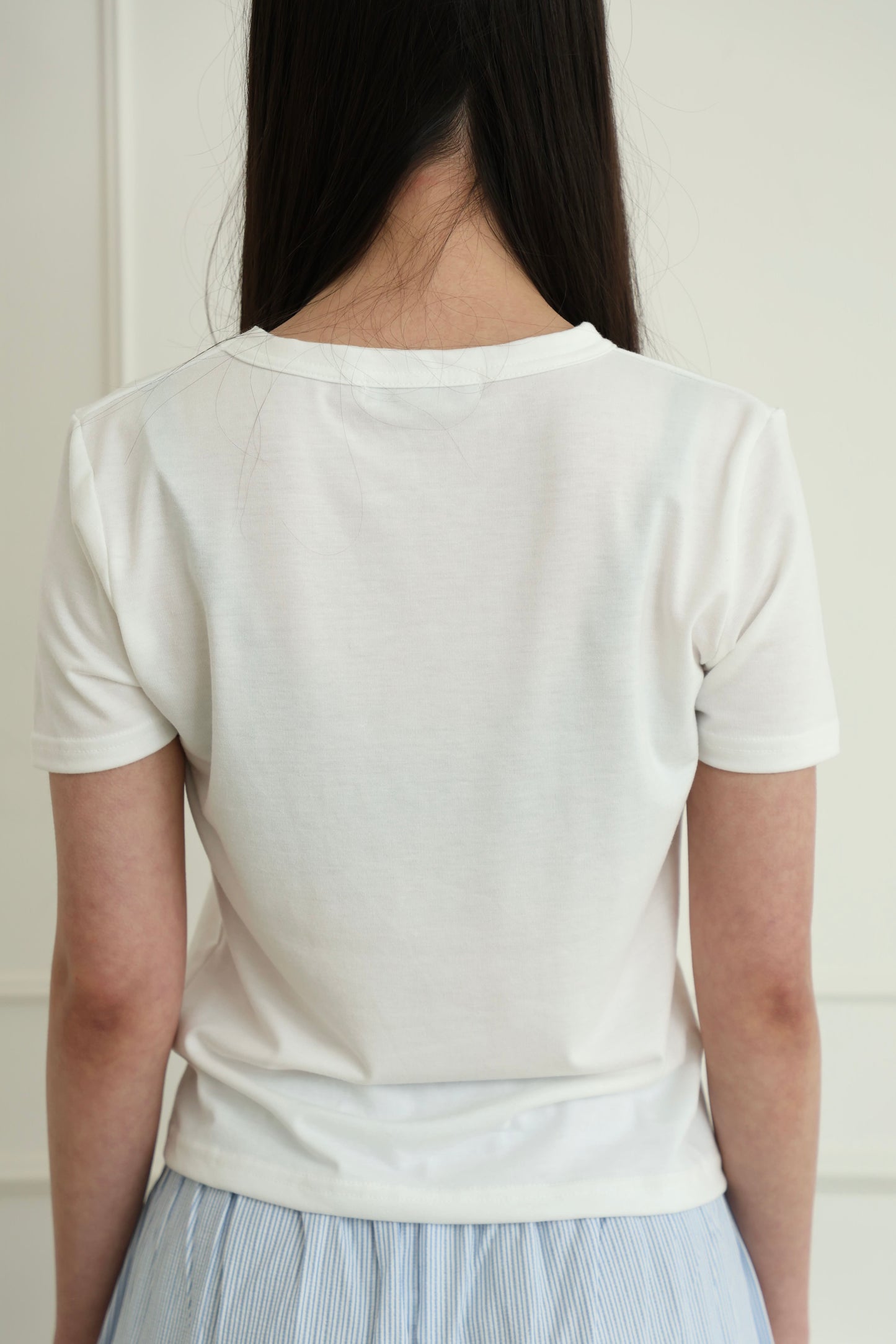 Basic skin-friendly short-sleeved top