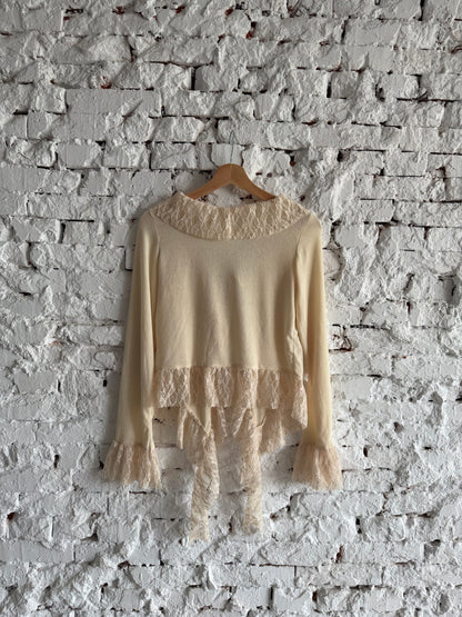 Lace-trimmed tie-up thin top