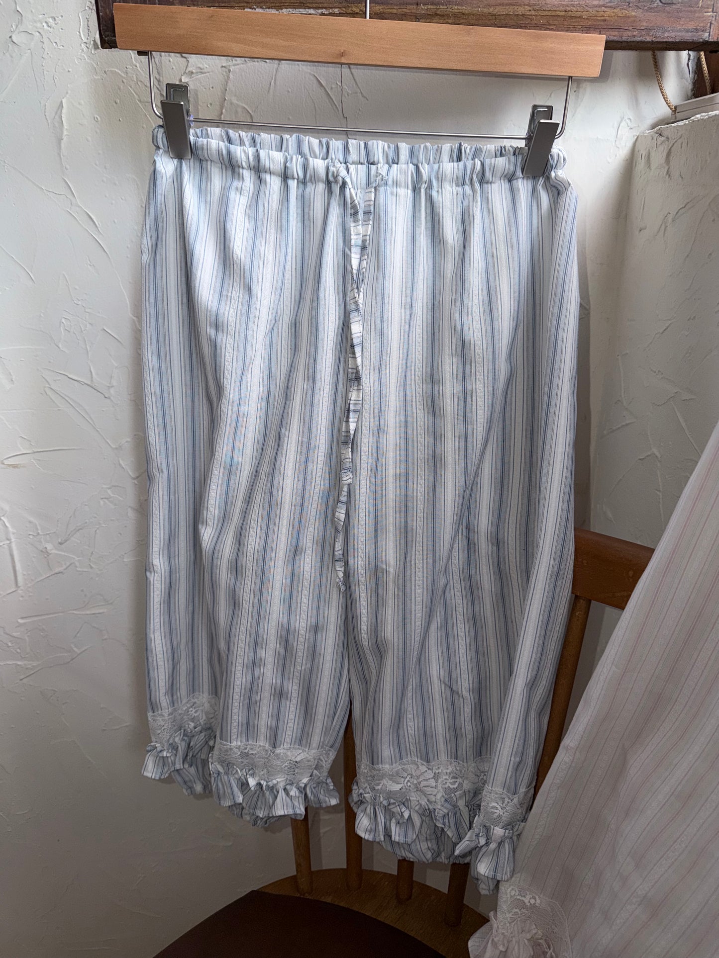 Striped lace-trimmed lantern capri pants