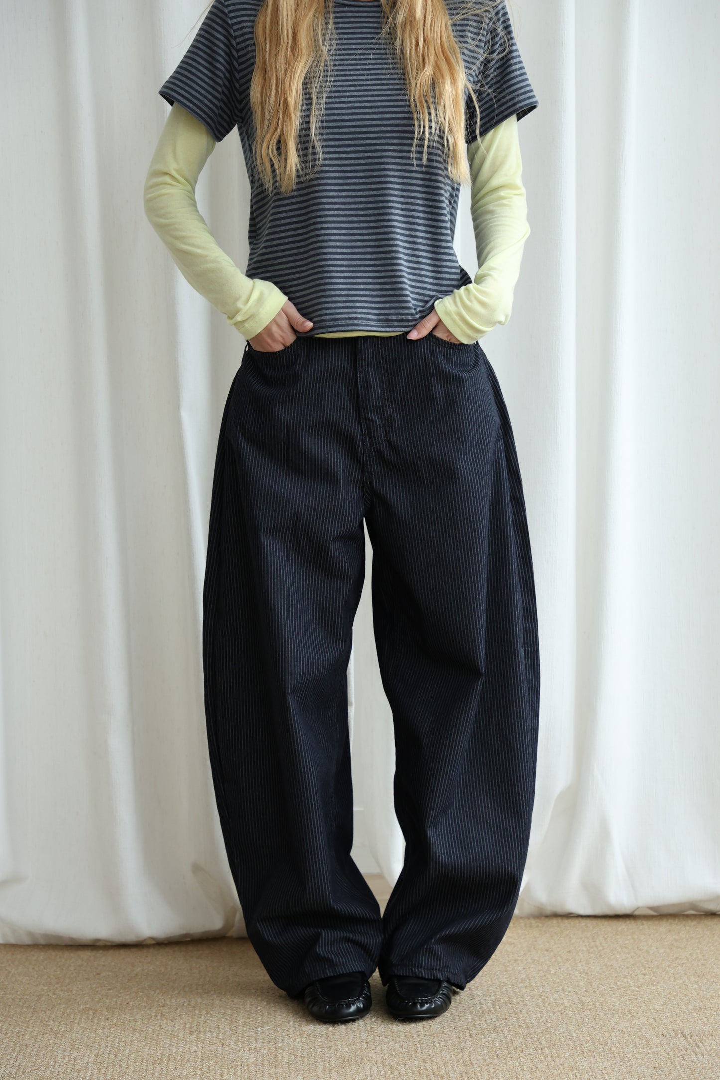 Thin straight stripe baggy pants