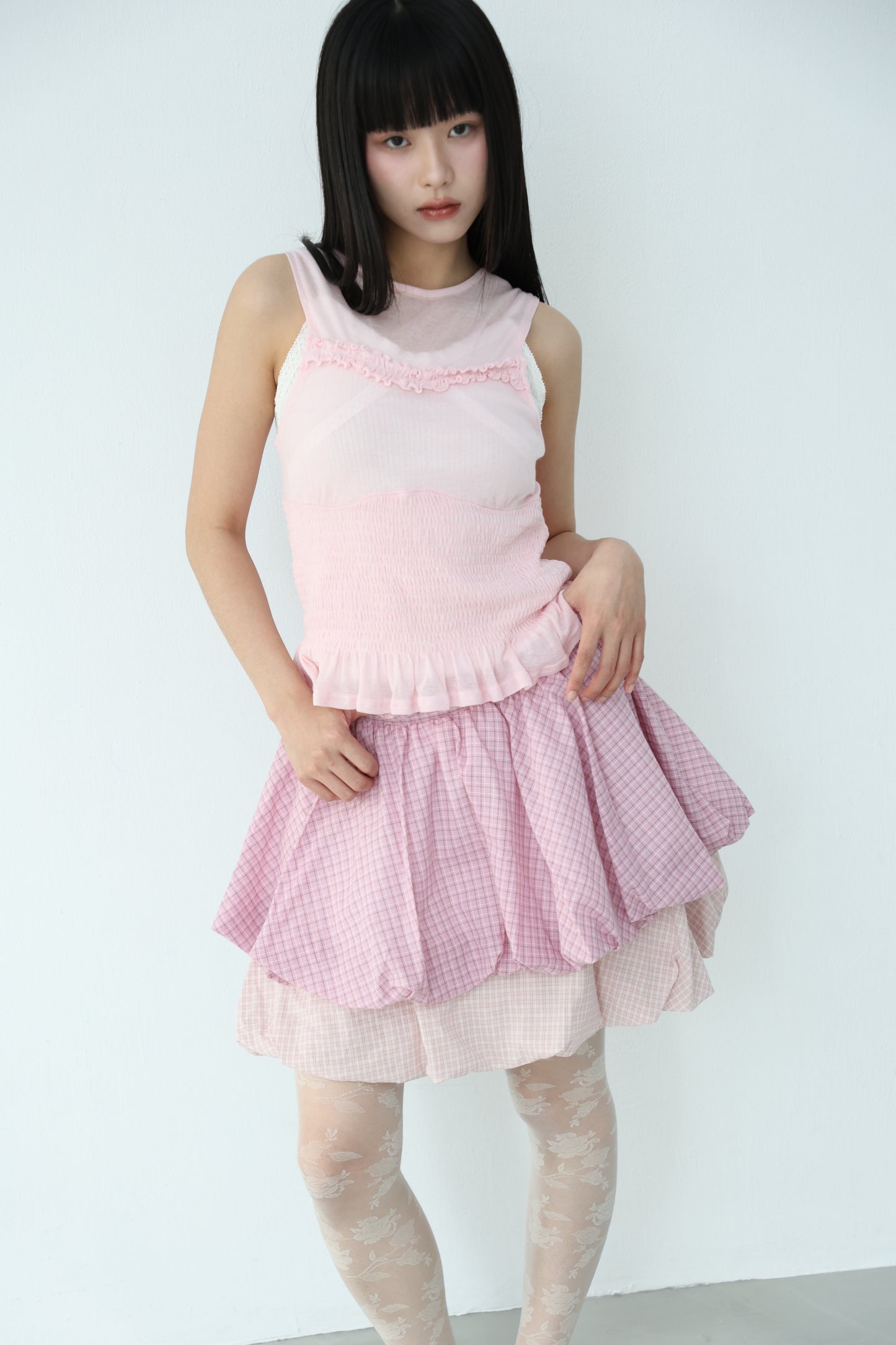 Sleeveless thin lace vest