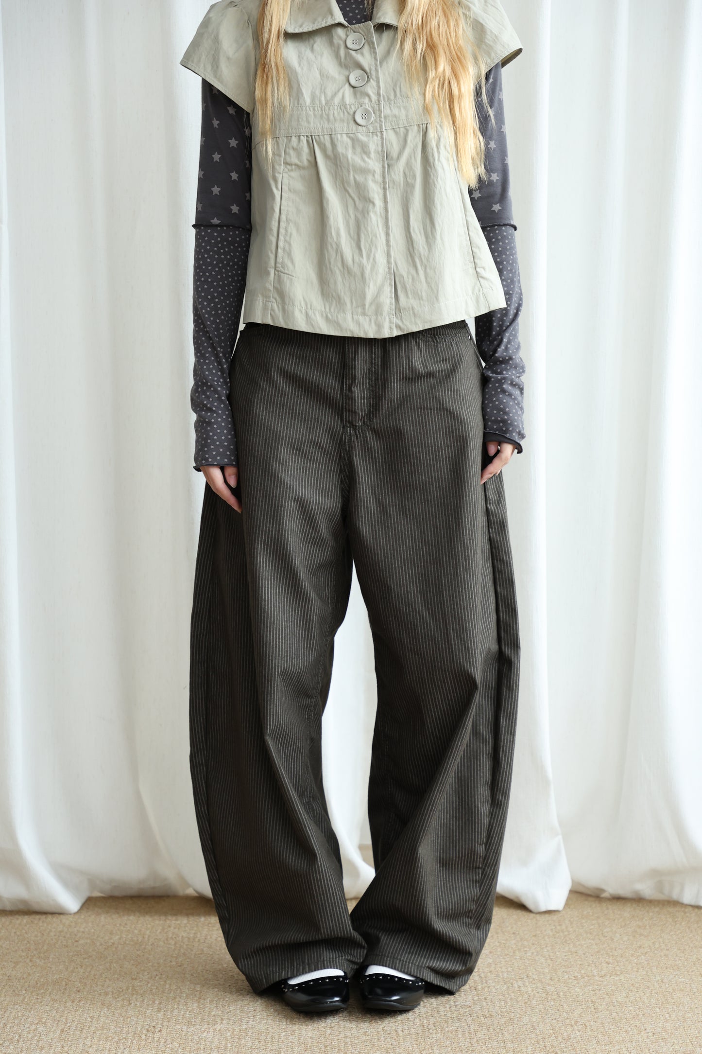Thin straight stripe baggy pants