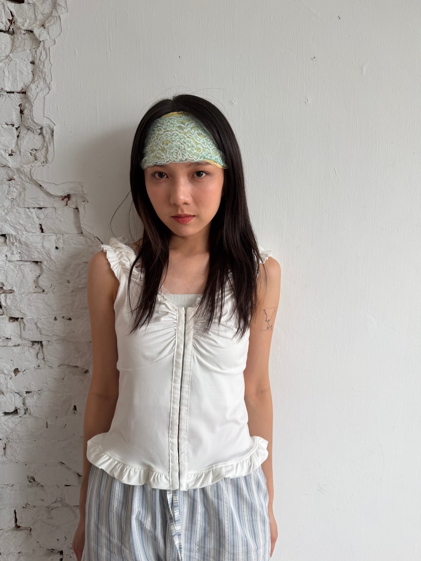 Elastic ruched lace top