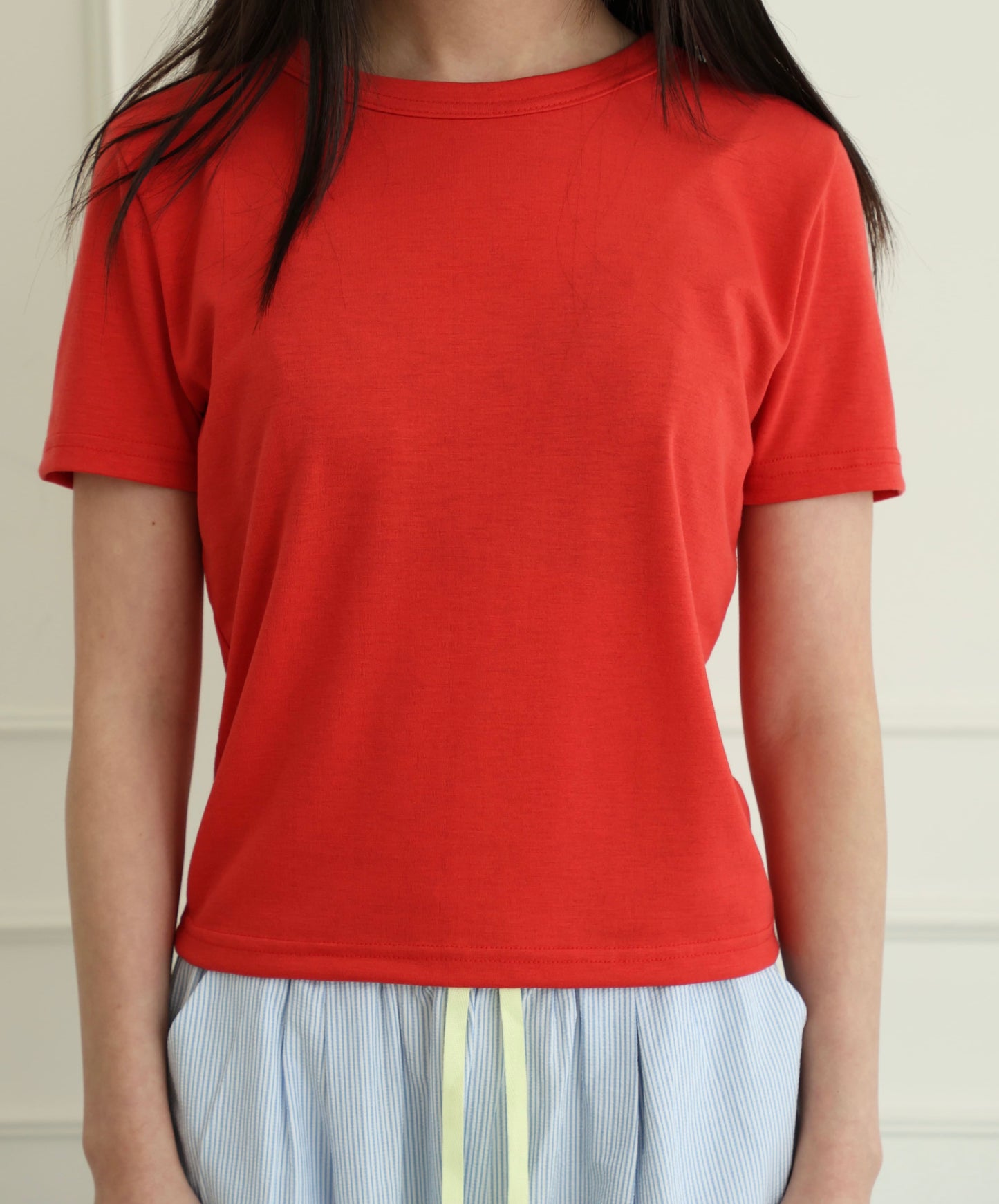 Basic skin-friendly short-sleeved top