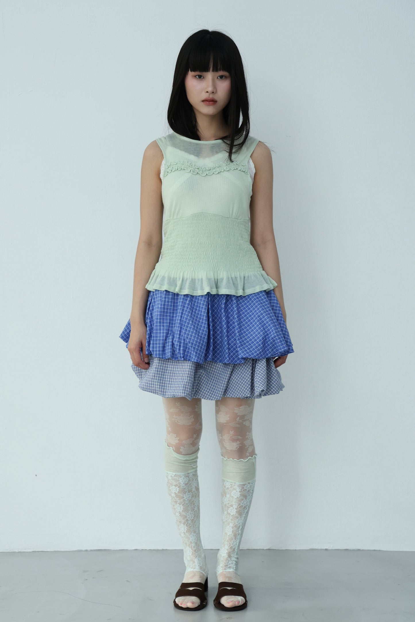 Sleeveless thin lace vest