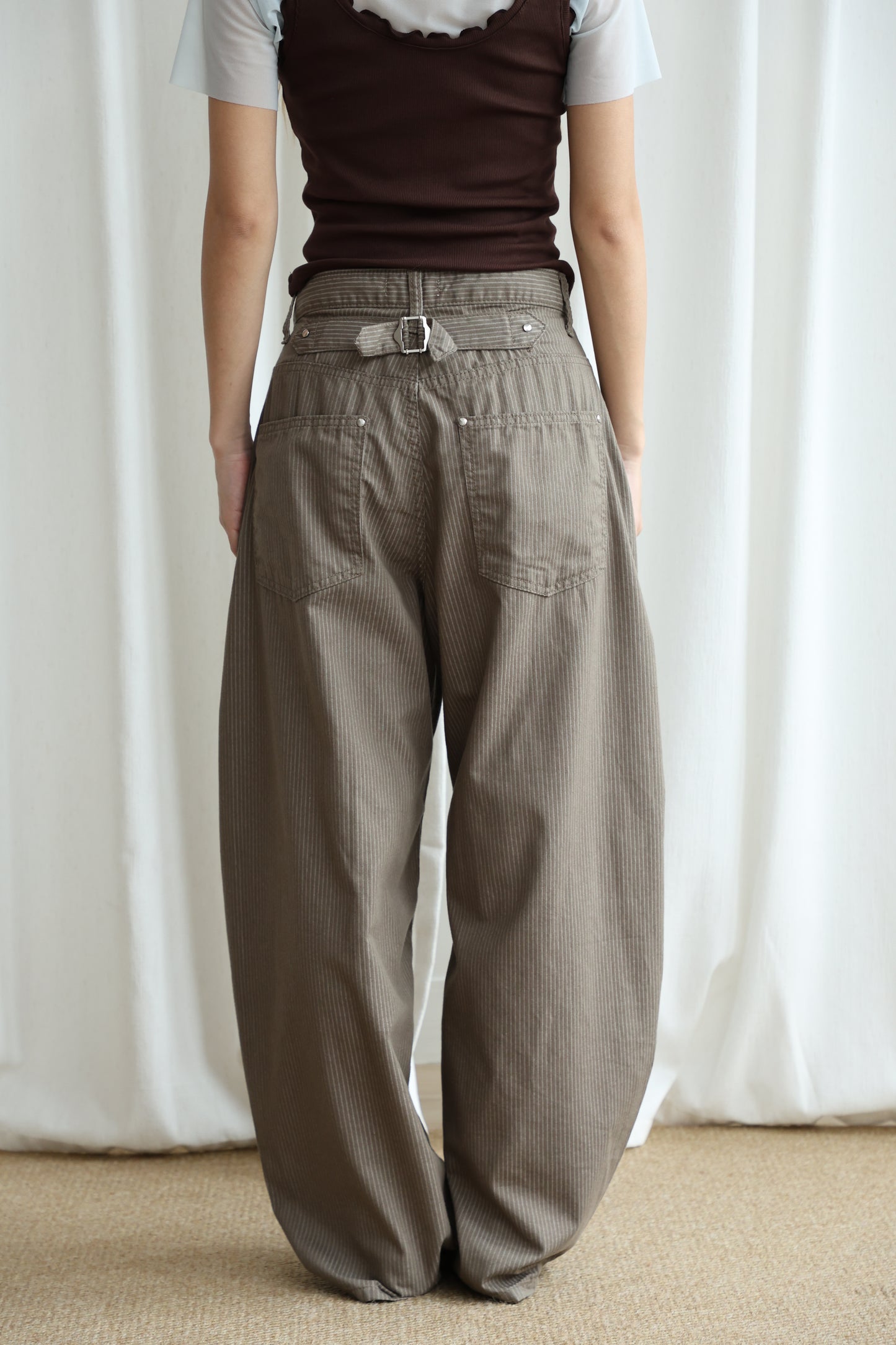 Thin straight stripe baggy pants
