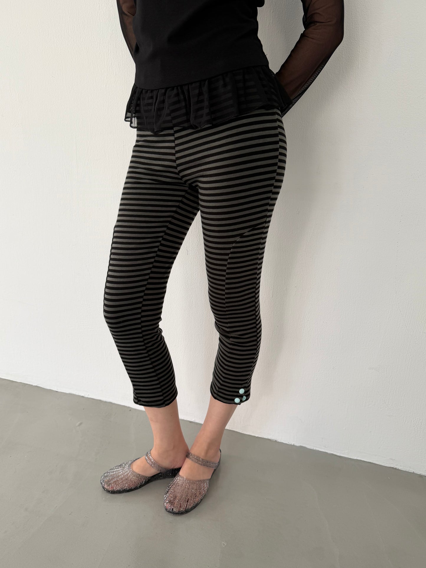 Button-up striped cropped trousers