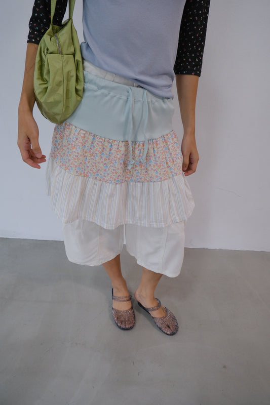 Curve Seam Capri Pants