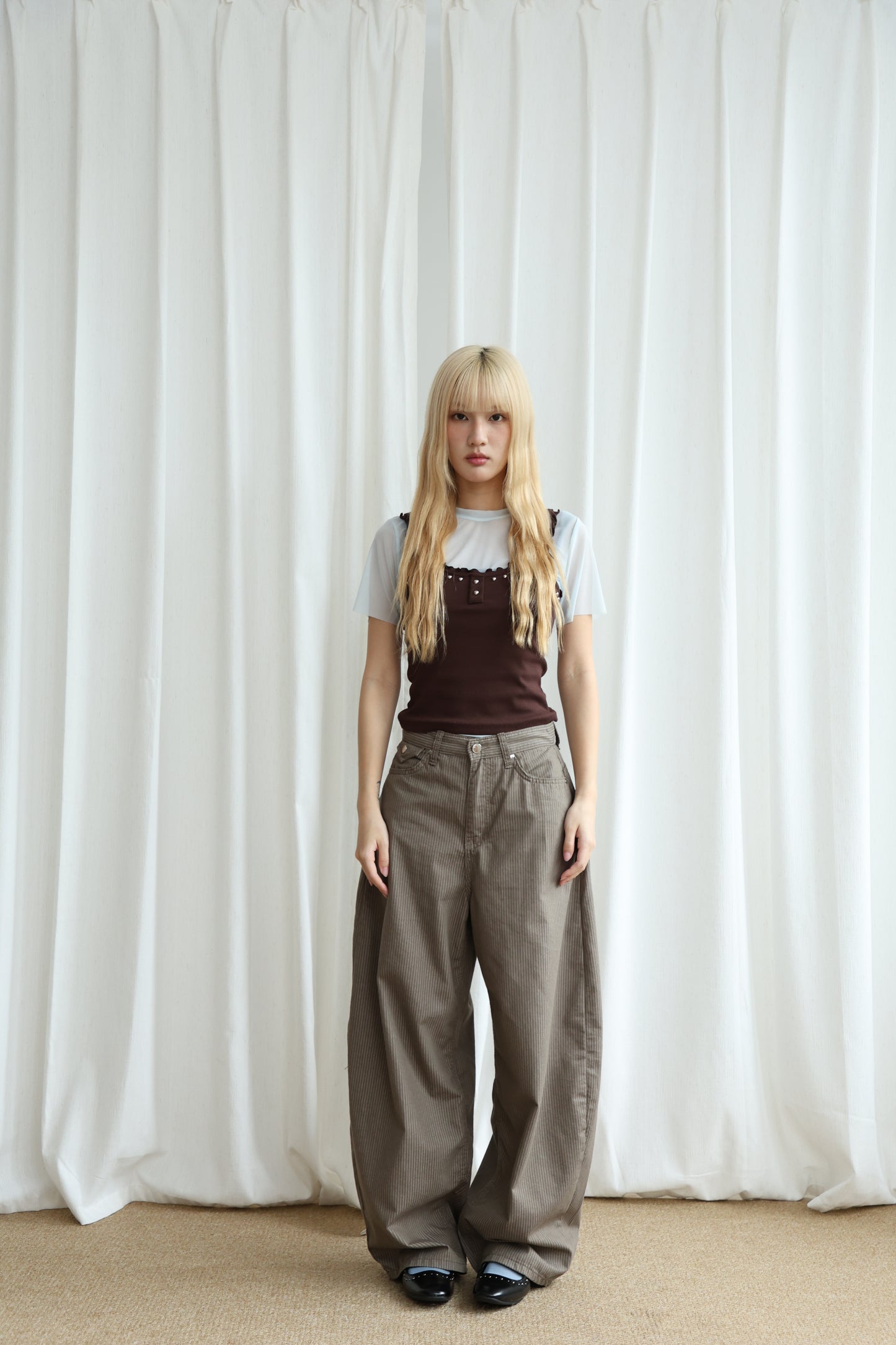 Thin straight stripe baggy pants