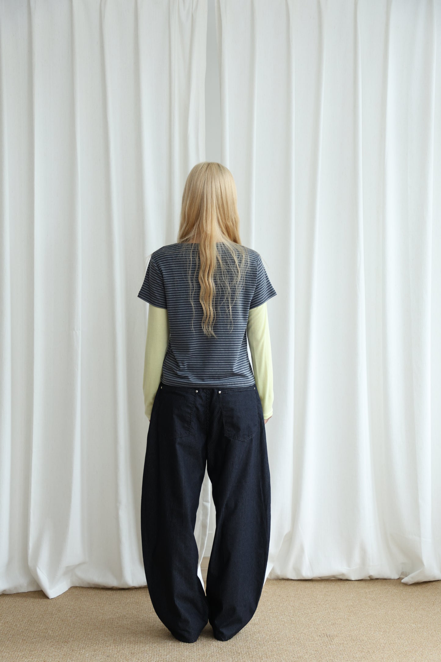 Thin straight stripe baggy pants