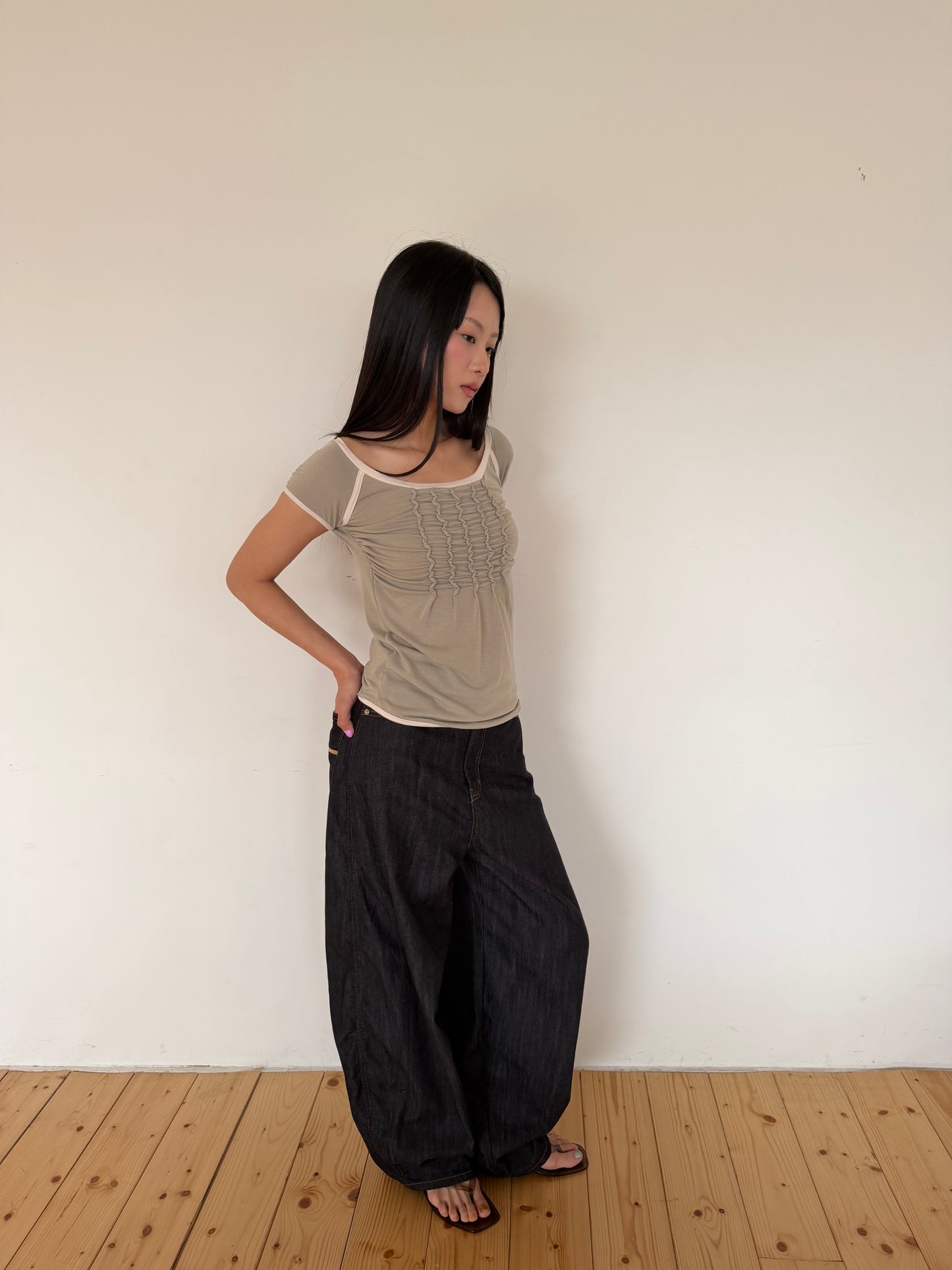 Contrast Trim Ruched Top