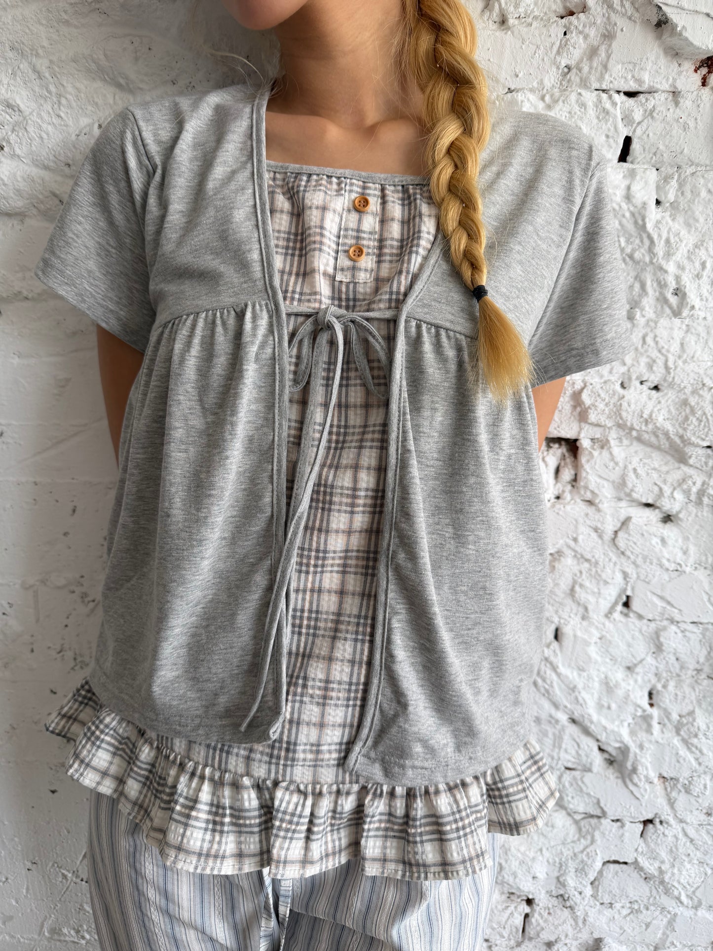 Plaid tie-up short-sleeved top