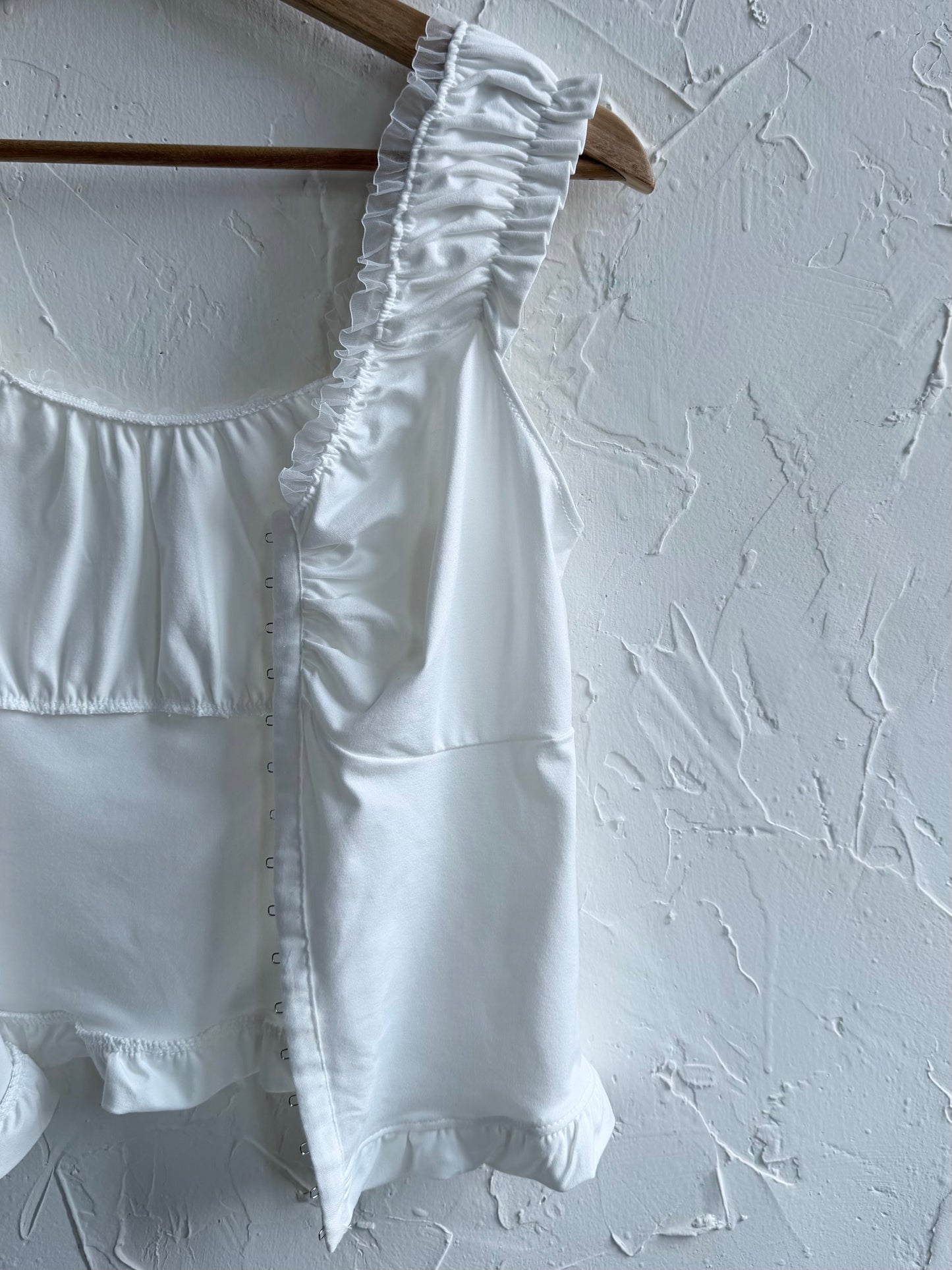 Elastic ruched lace top