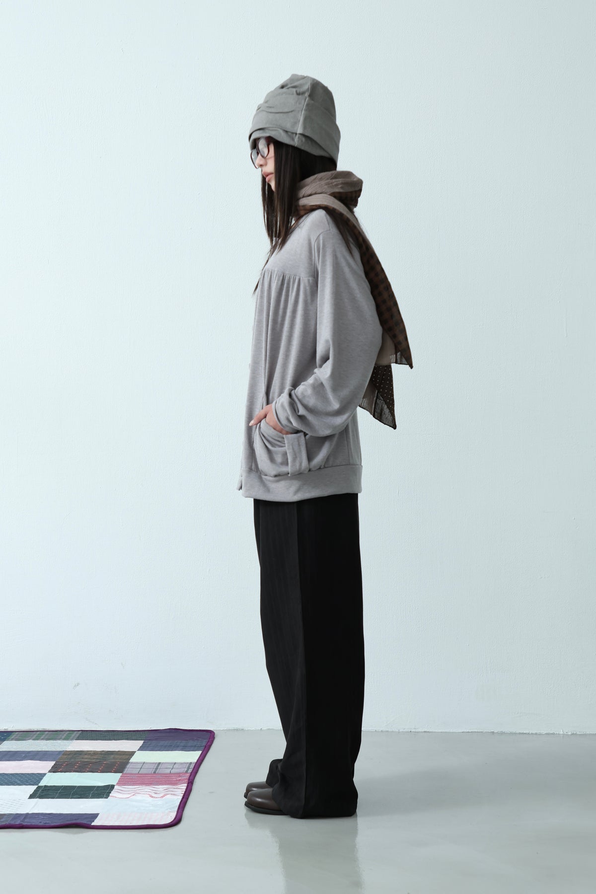 Open collar with bow and bow