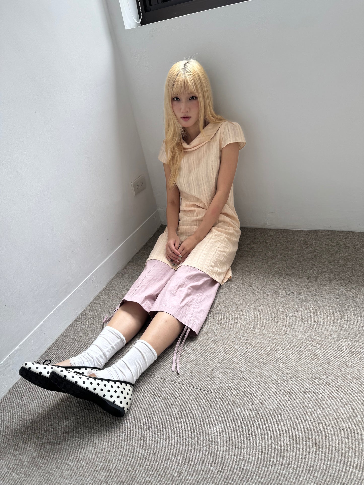 Lace-embossed collared dress