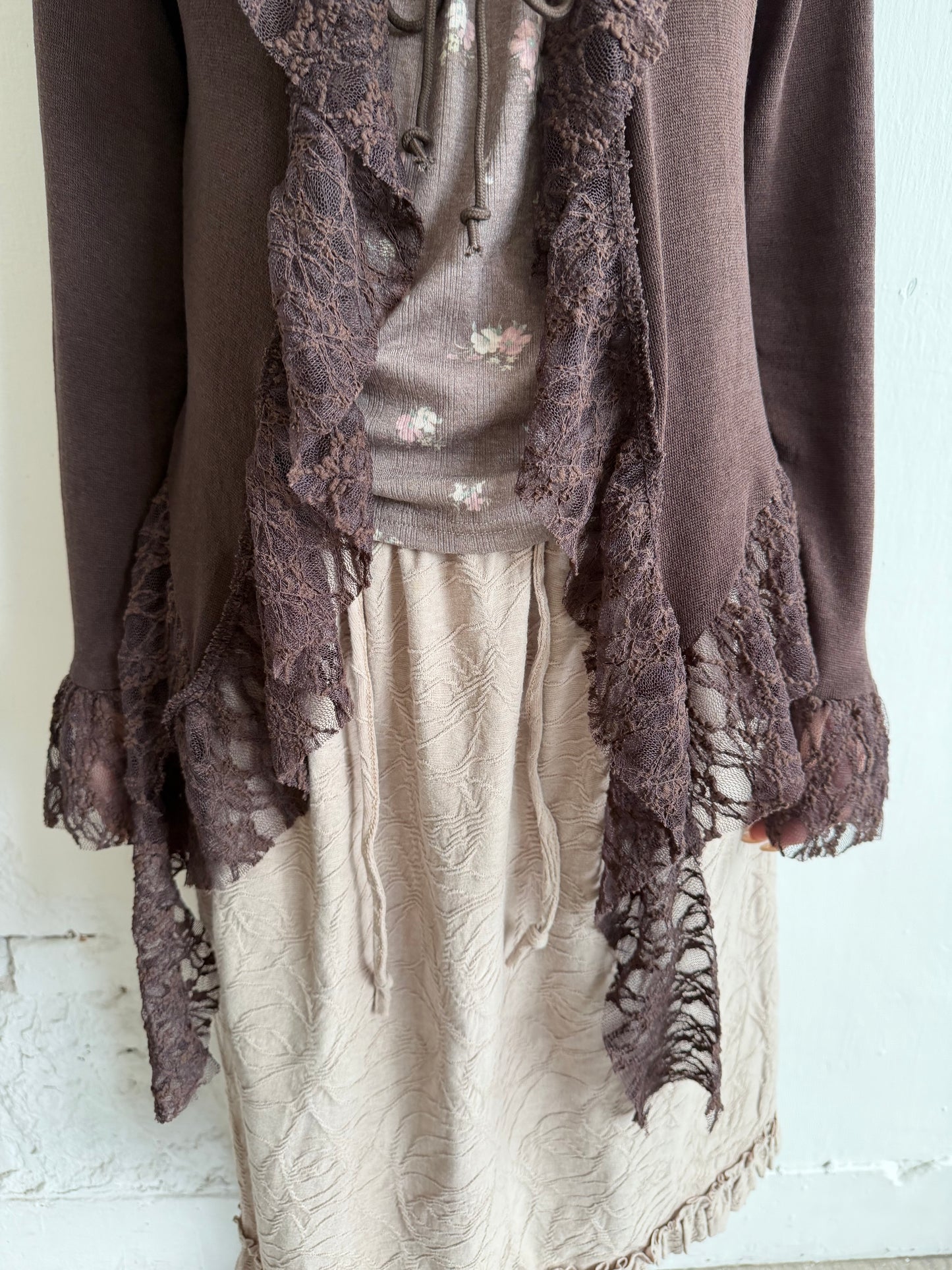 Lace-trimmed tie-up thin top