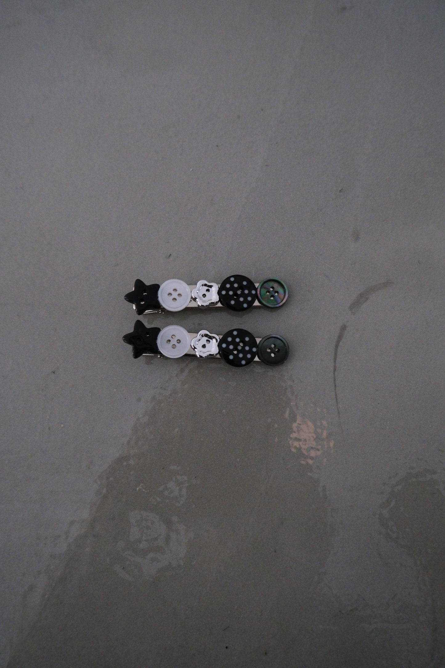 Button hair clip
