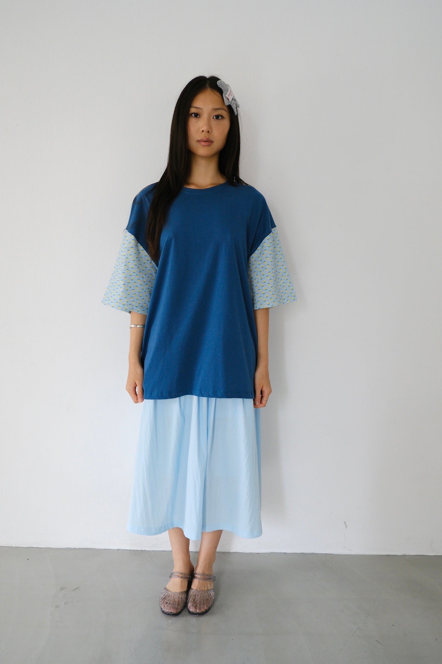 Loose-fitting floral patchwork sleeve top