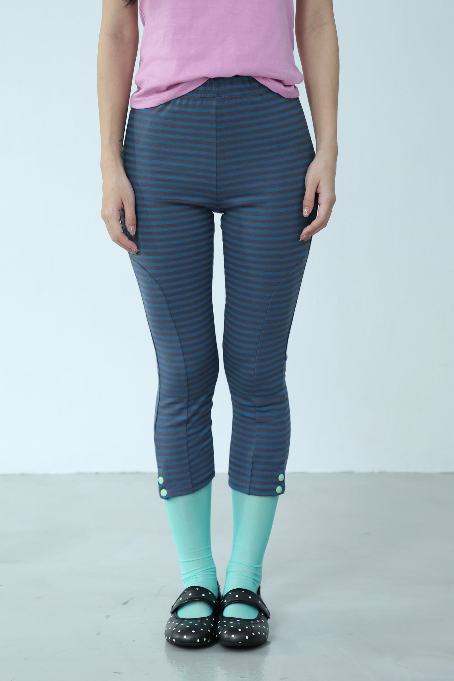 Button-up striped cropped trousers