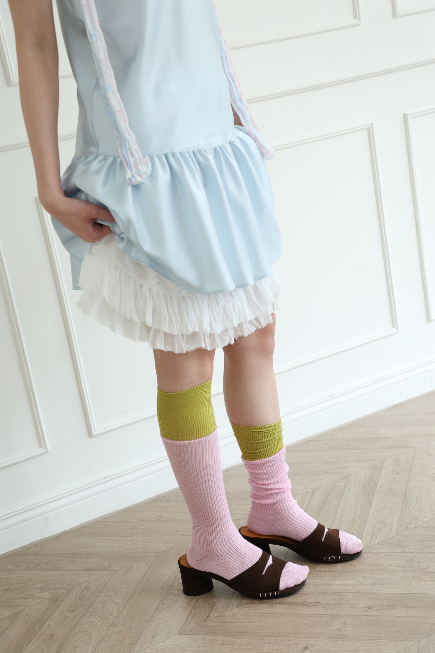 Color-blocked knee socks