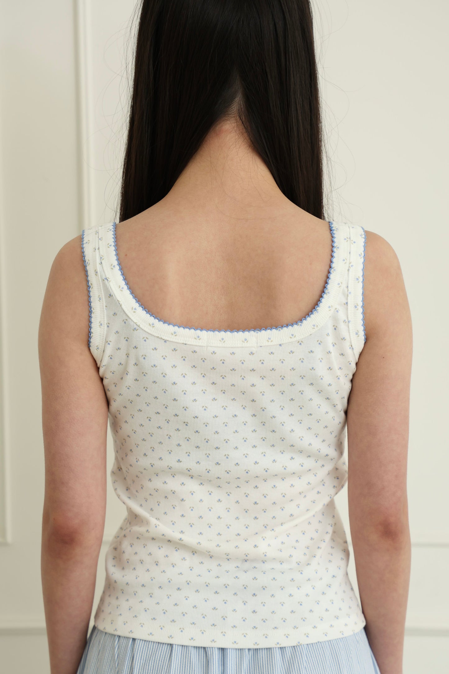Floral lace-trimmed vest